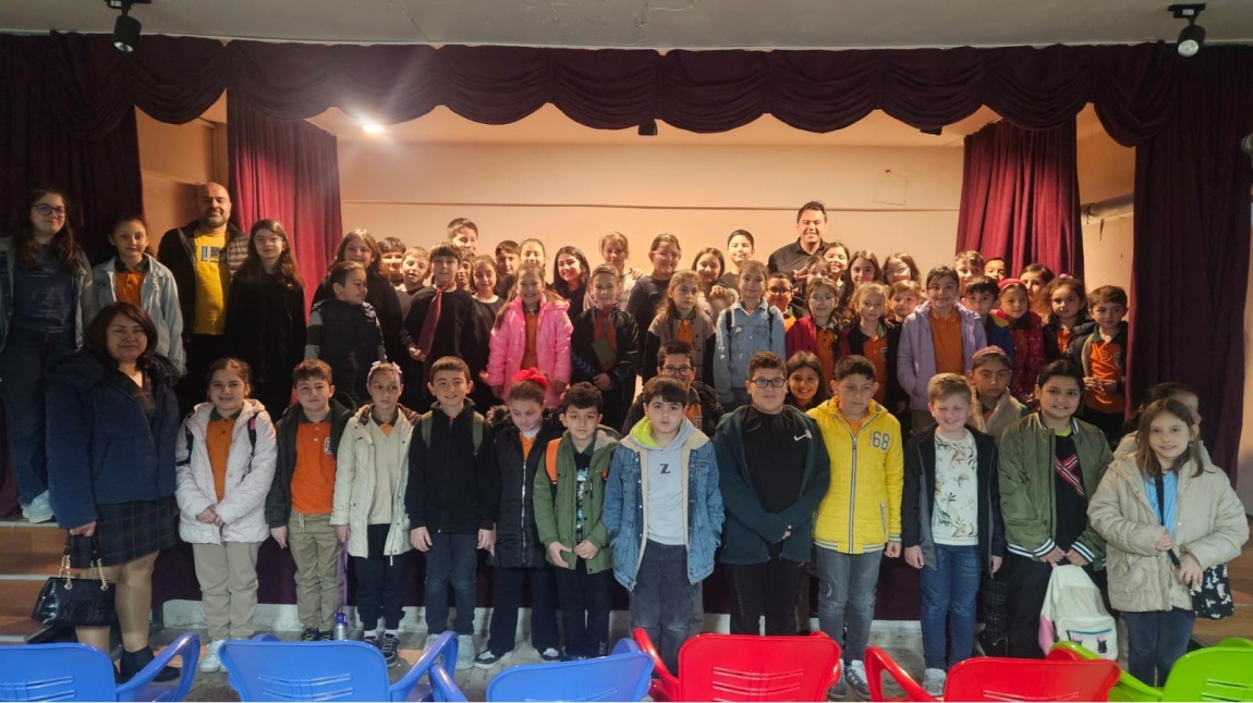 PERŞEMBE 'DE TİYATRODAYIZ